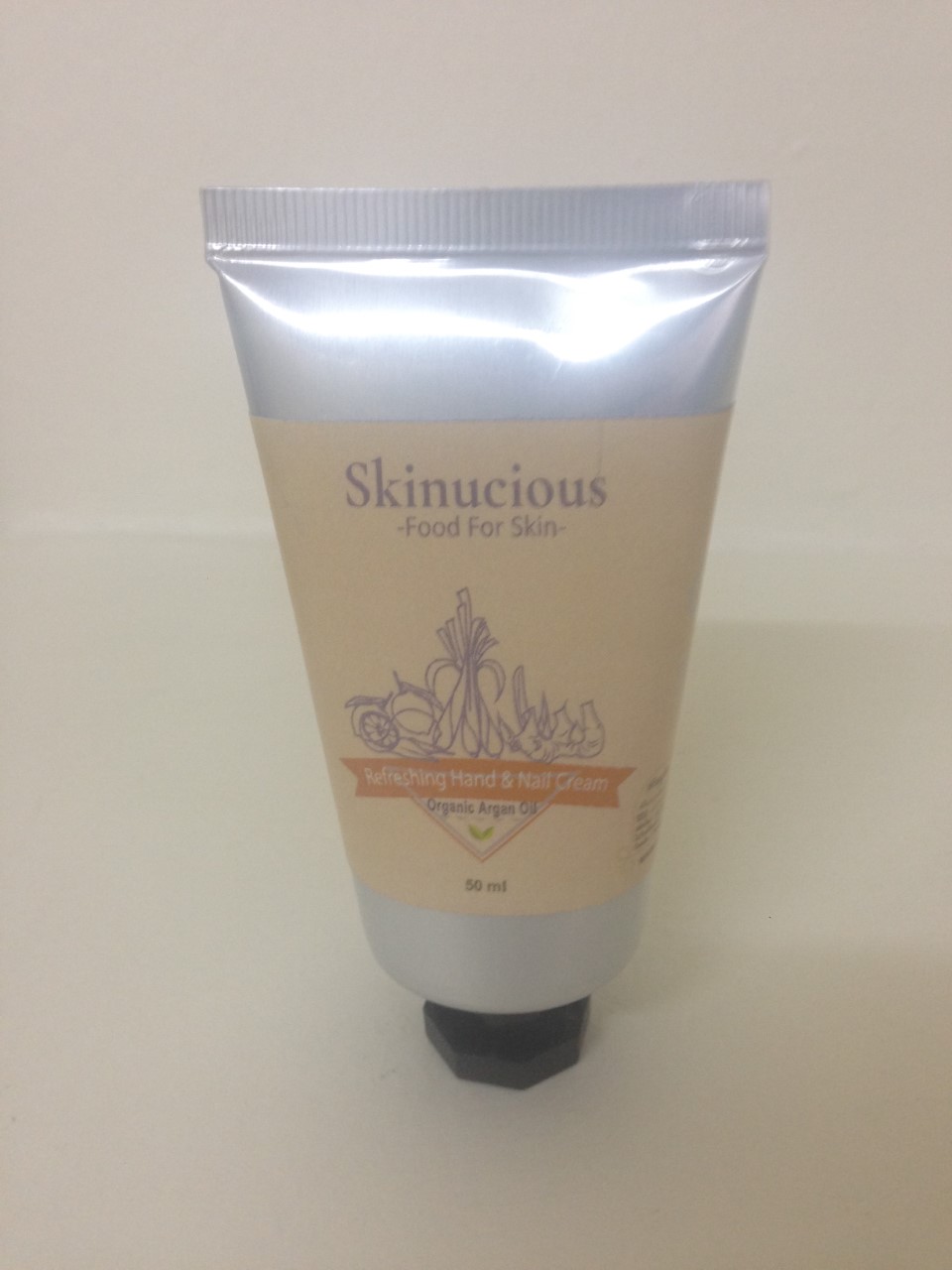 รีเฟรชชิ่ง แฮนด์แอนด์เนลครีม ออร์แกนิคอาร์แกนออยล์ Refreshing Hand and Nail cream Organic Argan oil