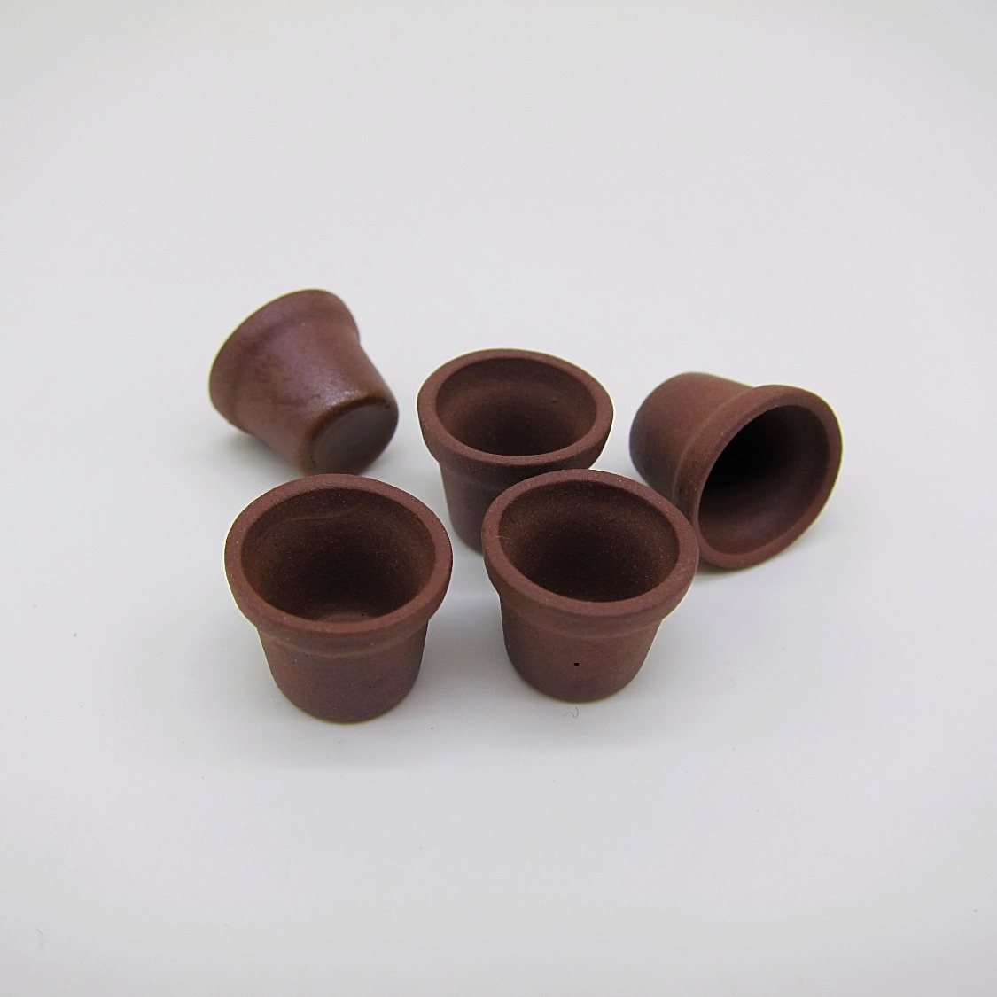 10 pieces กระถางดินเผาจิ๋ว (สีช็อคโกแลต) size 1.3x1.1 cm