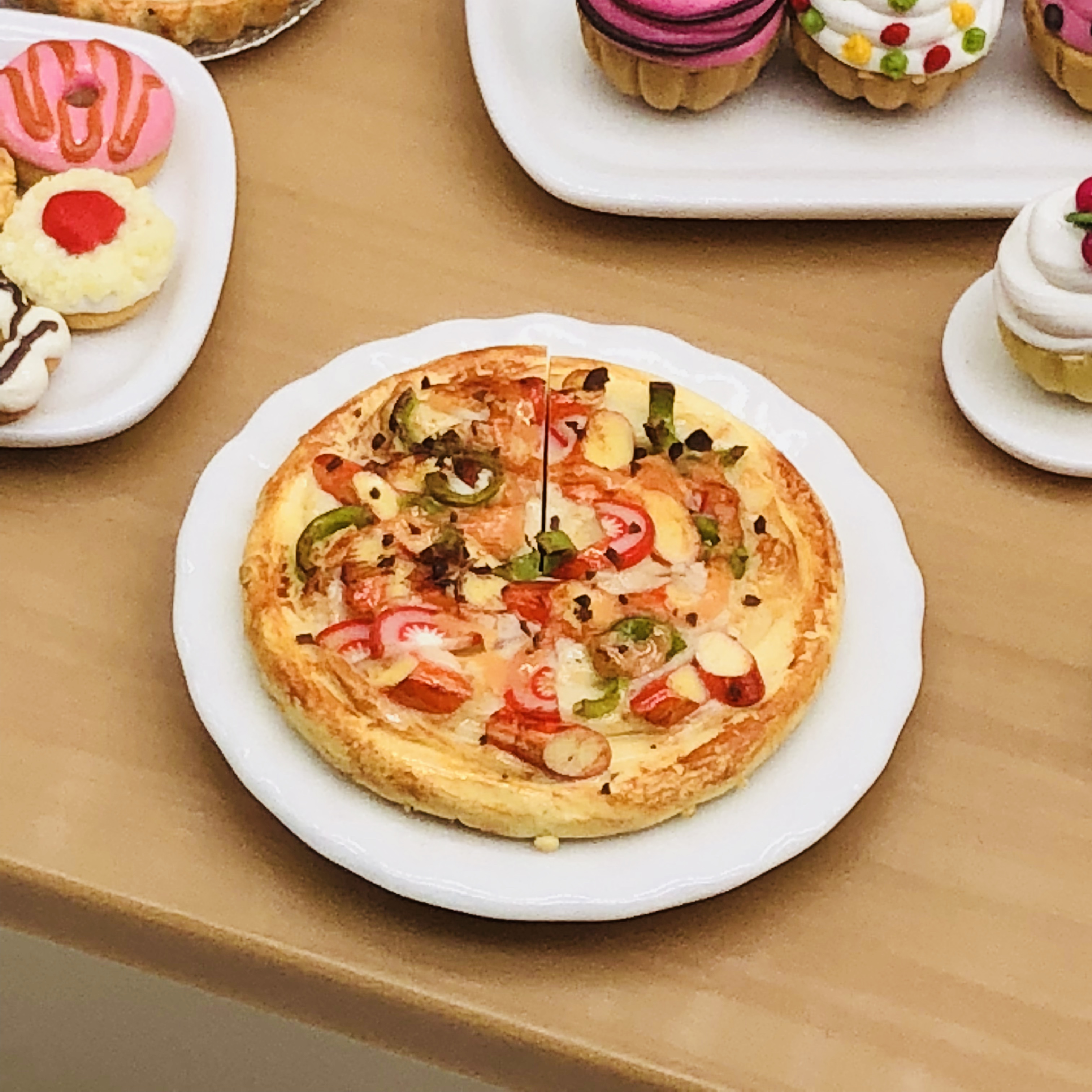 พิซซ่าจิ๋ว พร้อมถาดเซรามิคสีขาว