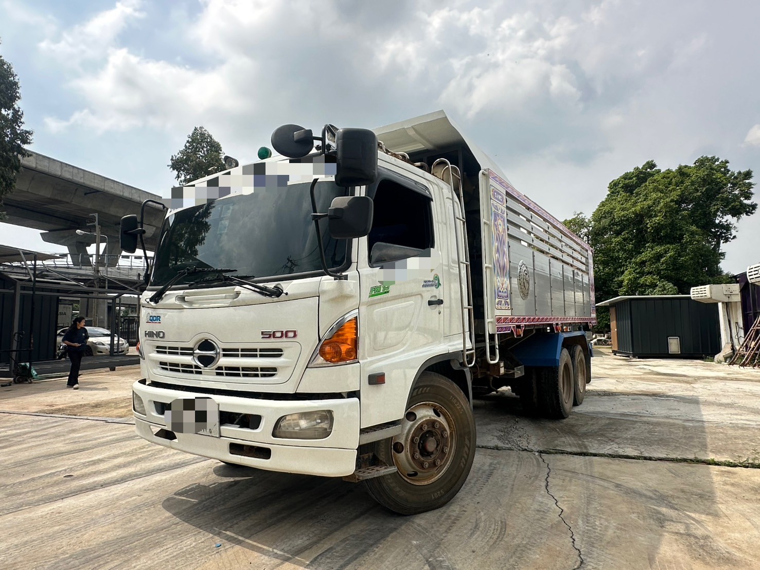 10ล้อดั้มCNGดั้ม2เพลาคอกสูง 6.2m Fm1A HINO 260HP ปี2553-55-56 ก็าซCNGมี 11คัน580,000บ.Pro550,000บ.