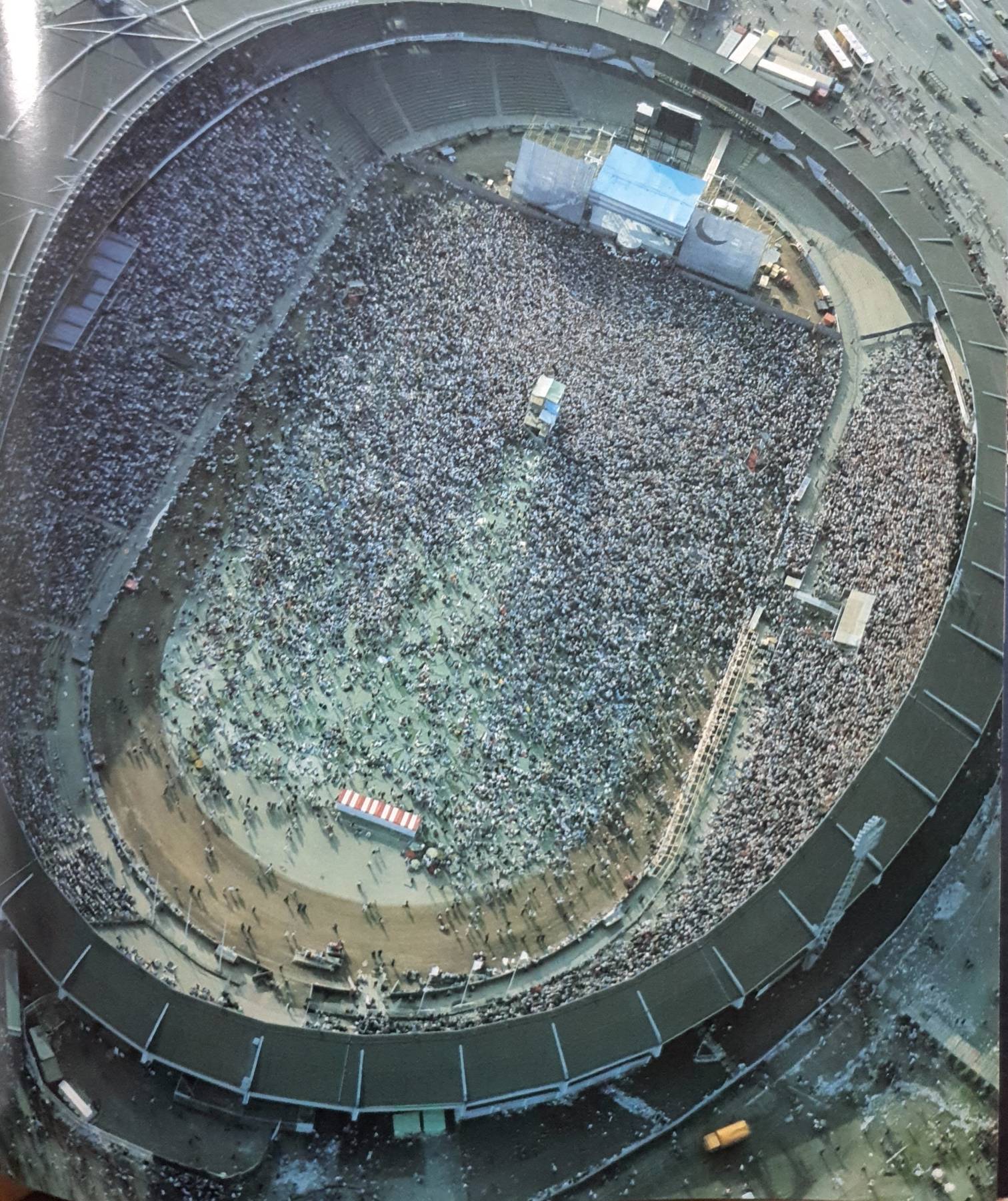 Sverige Hardcover, 1984 by Esselte Kartor (Author)