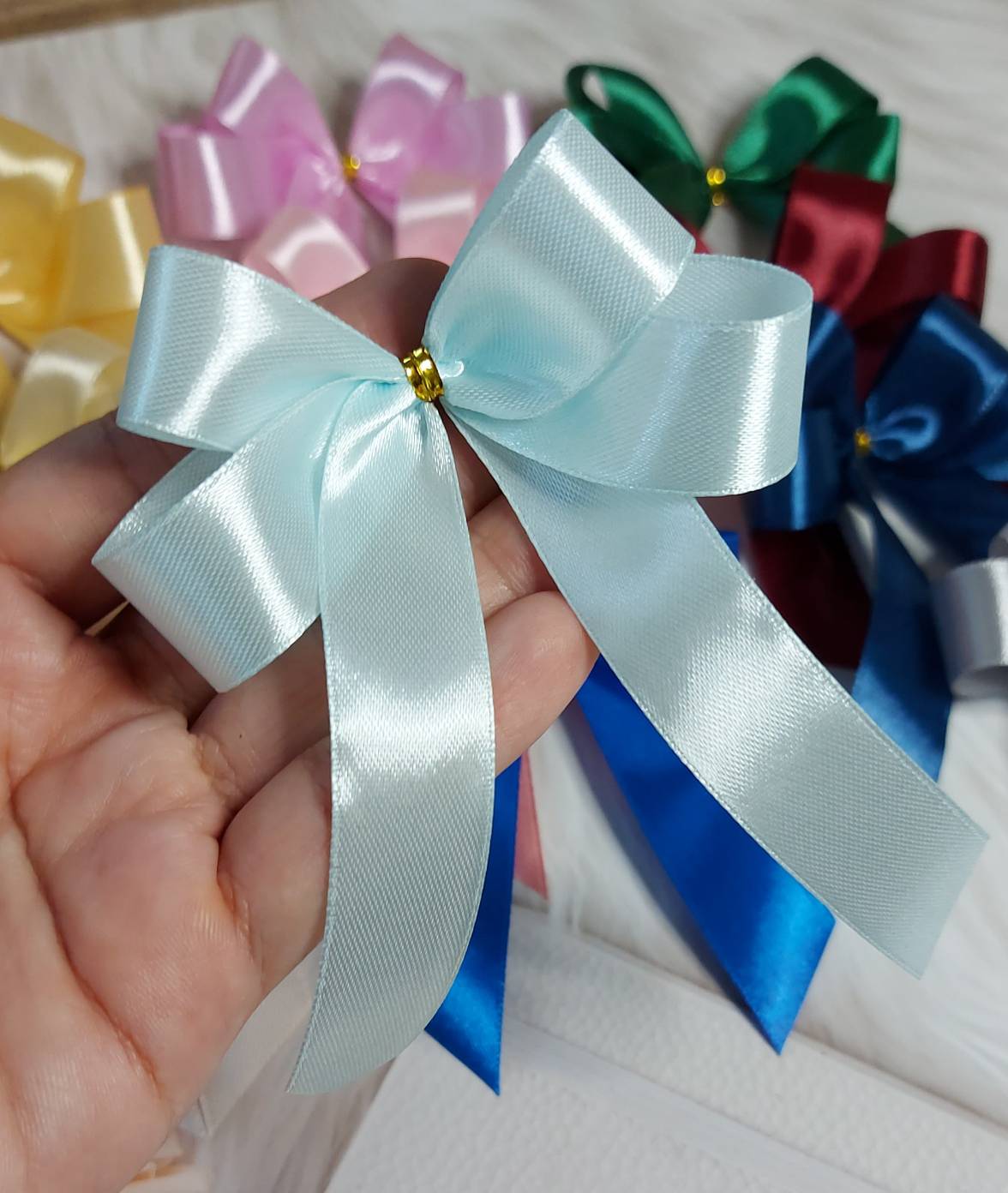 โบว์สำเร็จรูปผ้าโบว์ติดของขวัญ โบว์ติดของขวัญ โบว์ติดของรับไหว้ งานแฮนด์เมด ริบบิ้นซาติน 2 cm.