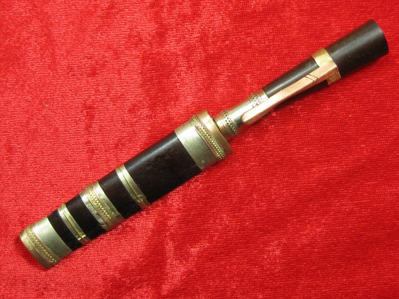 (10) มีดหมอหลวงพ่อคูณ วัดบ้านไร่ ปี 36 (ด้ามไม้ฝักไม้) ออกที่วัดประโดก อ.เมืองนครราชสีมา ปี 2536