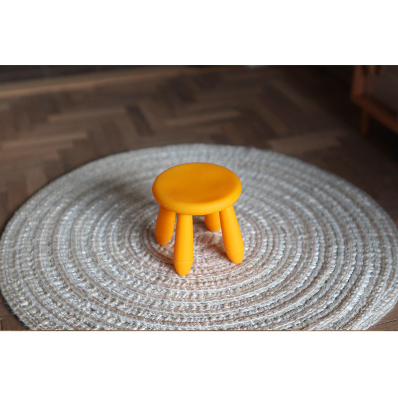 เก้าอี้จิ๋วสีขาวสีเหลืองแบบไม่มีพนักเหมาะสำหรับนำไปเป็นพร๊อพน้องตุ๊กตาโดยเฉพาะตุ๊กตา ob11 ม้านั่งเฟอร์นิเจอร์บ้านตุ๊กตาขนาดเล็ก