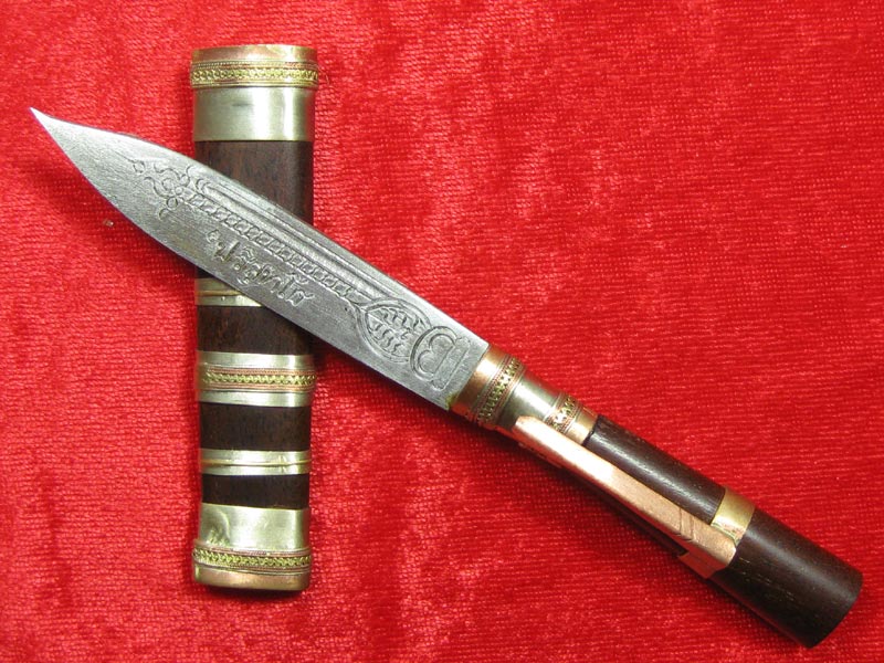 (6) มีดหมอหลวงพ่อคูณ วัดบ้านไร่ ปี 36 (ด้ามไม้ฝักไม้) ออกที่วัดประโดก อ.เมืองนครราชสีมา ปี 2536