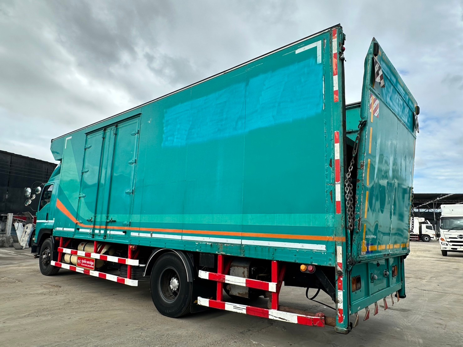 6ล้ออีซูซุตู้ทึบ1บาน7.7ม ISUZU CNG FTR220แรงปี2555 ย.7.7ก.2.4ส.2.8รถขนมอเตอร์ไซด์2ชั้นพร้อมลิฟท์ท้ายสภาพสวย พร้อมใช้งานคัดซี385,000บ.พร้อมตู้450,000บ.มี2คันA