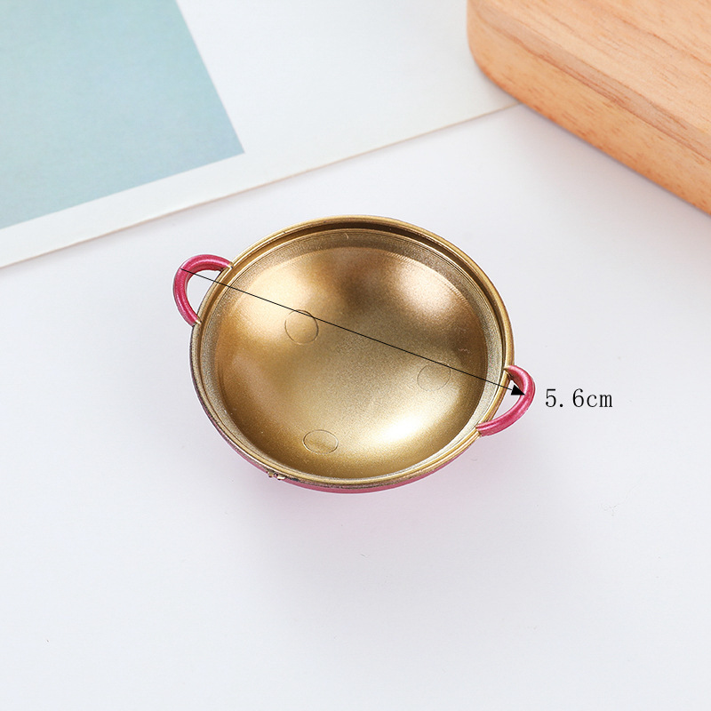 กระทะจิ๋วสีดำขอบชมพูสดใสรุ่นใหม่ 2022 ใหม่อาหารขนาดเล็กเล่นจานอาหารค่ำ props ฉากห้องครัวพร้อมอุปกรณ์เสริมทำด้วยมือ DIY บนโต๊ะอาหาร