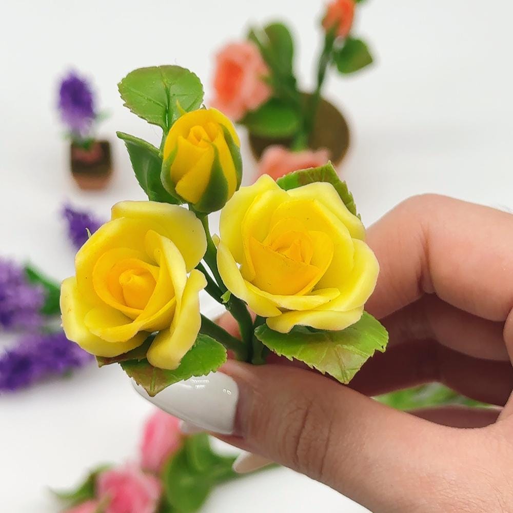 5 Bunch Mini Rose Yellow color without pot scale 1:6