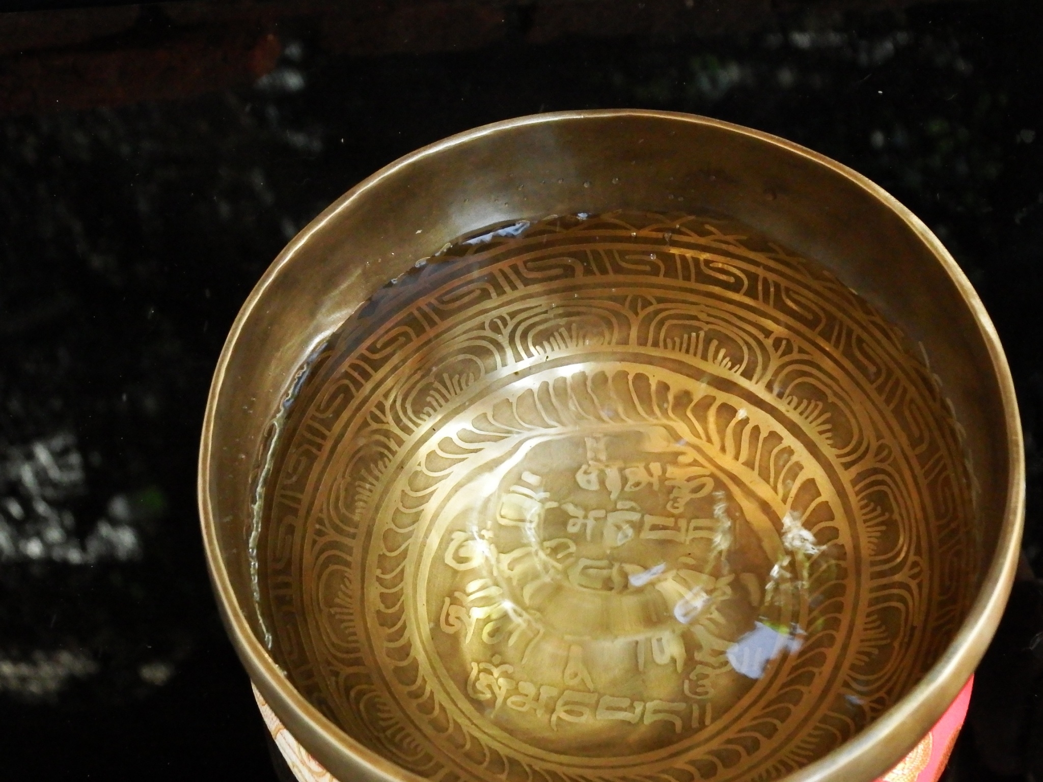 ขันทิเบต(ทองเหลือง) Tibetan Singing Bowl งานทำมือโดยช่างฝีมือชาวเนปาล (16 cm.)