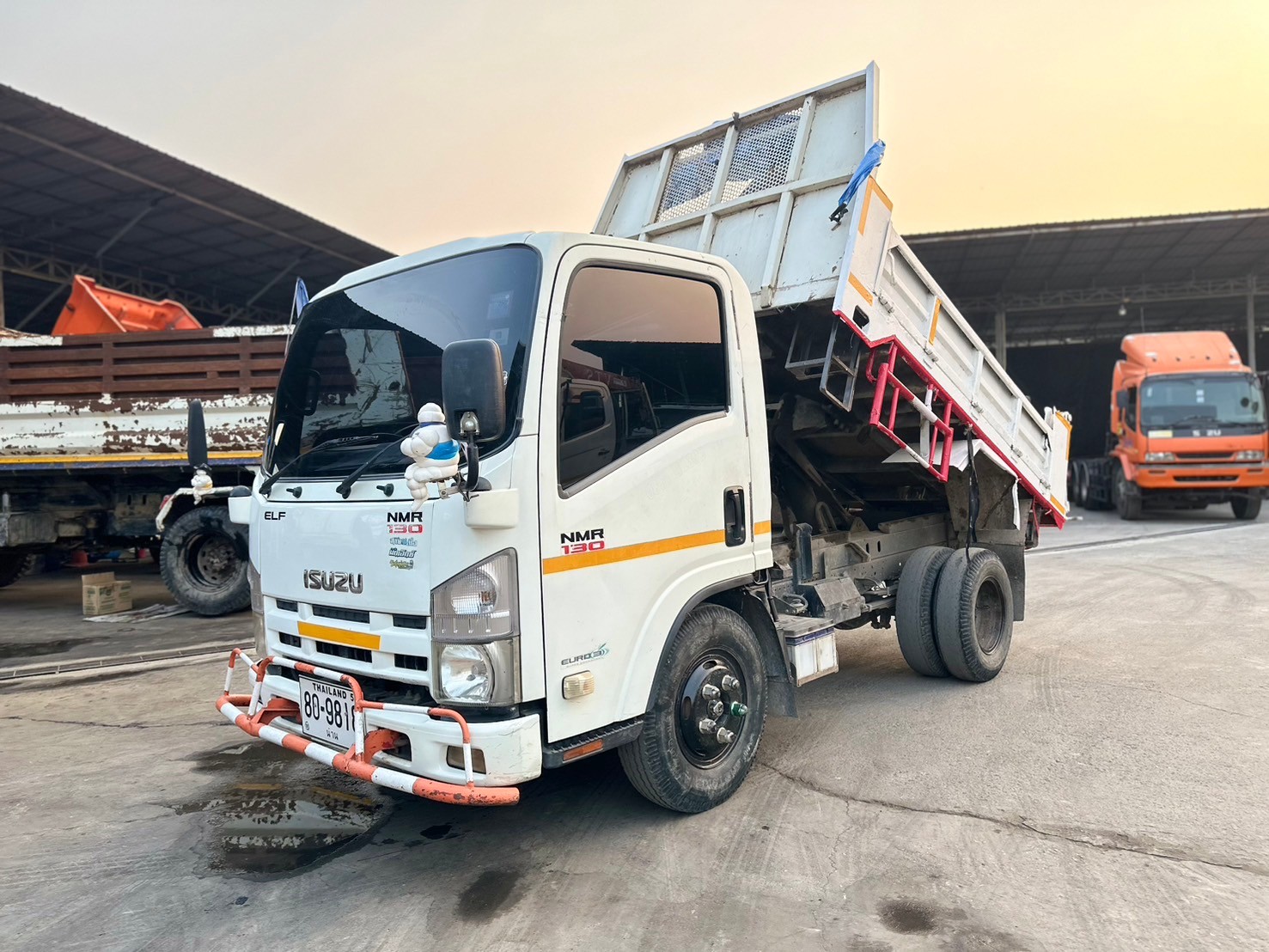 ตัวอย่าง 6ล้อดั้ม ISUZU NMR130 แรง ดั๊ม3คิว รถห้างแท้ ปี2557 ถามก่อน