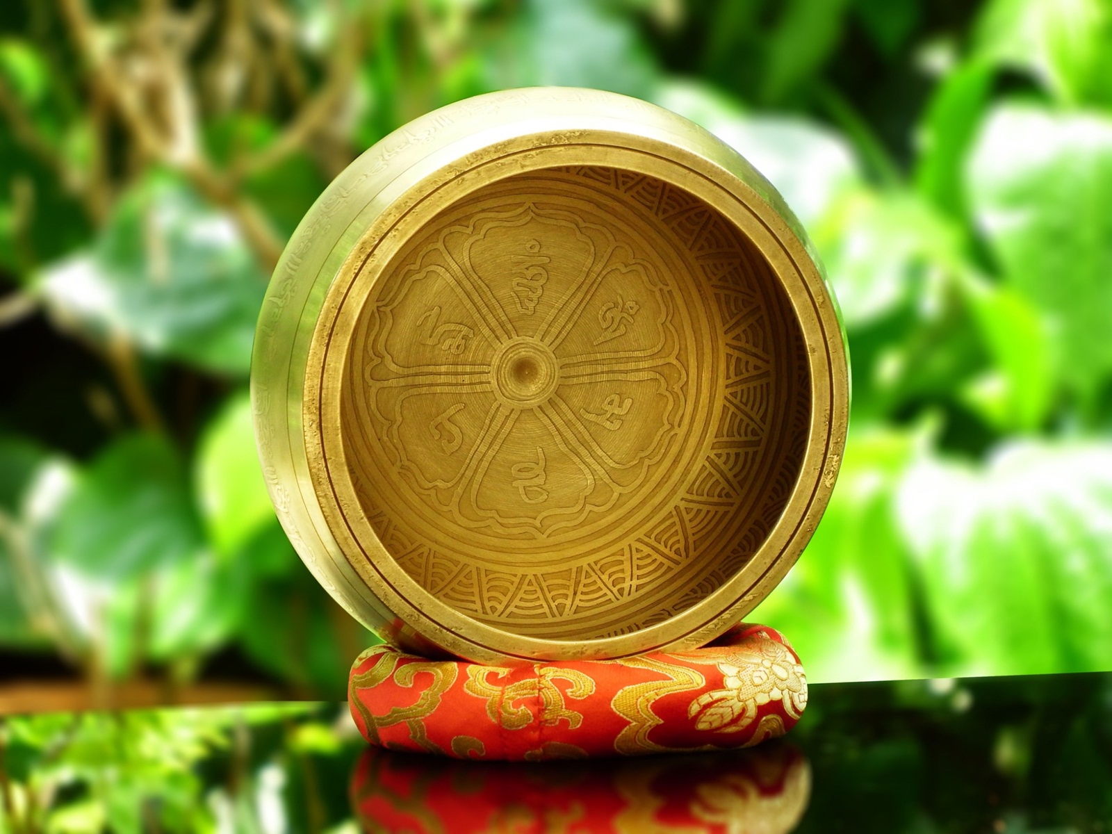 Tibetan Singing Bowl ขันทิเบต(ทองเหลือง) งานทำมือโดยช่างฝีมือชาวเนปาล (14 cm.)