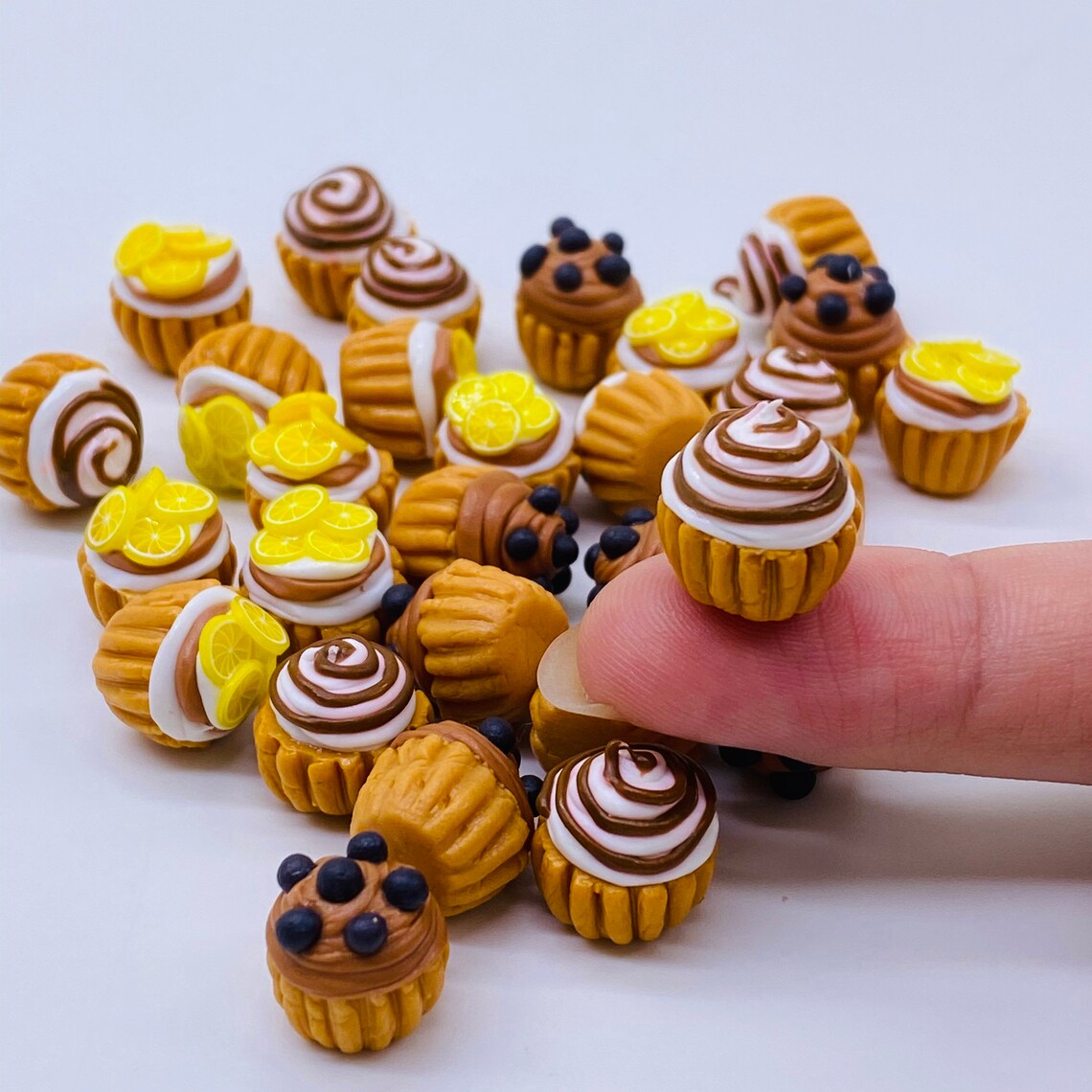 10 pieces Miniature Chocolate Cupcake (Fake Food) ทำจากดินปั้น อาหารปลอม ขนมปลอม