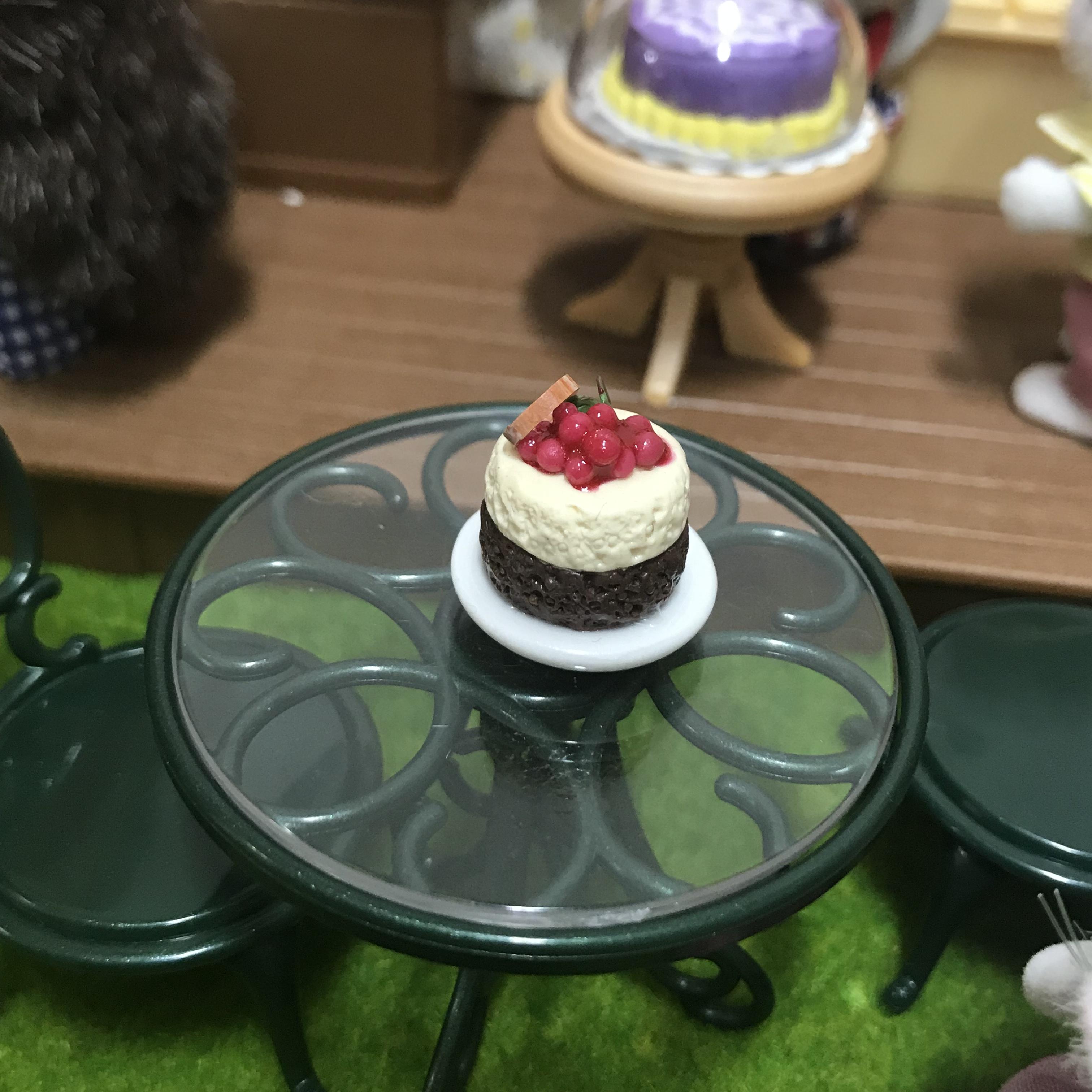 ของหวานในจานเซรามิค