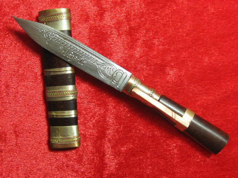 (20) มีดหมอหลวงพ่อคูณ วัดบ้านไร่ ปี 36 (ด้ามไม้ฝักไม้) ออกที่วัดประโดก อ.เมืองนครราชสีมา ปี 2536