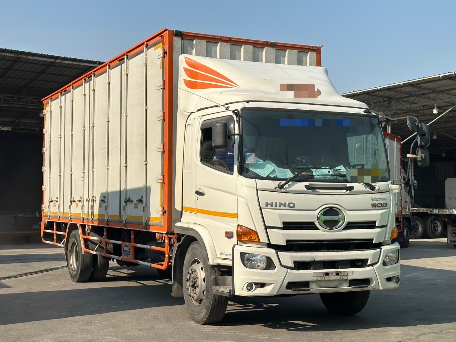 6ล้อตู้ทึบ7.7ม.HINO Victor FG8J 240แรง ปี64 บรรทุกได้6ตัน ย.7.7ก.2.44ส.2.5 ตามสภาพ1.41 ล.PRO1.38 ล.