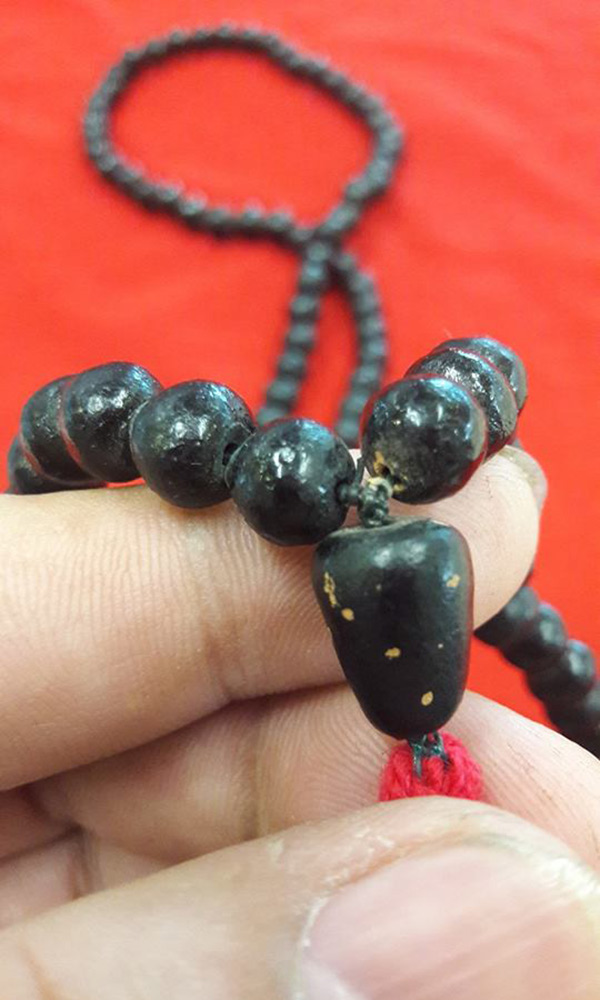 ประคำผงเหล็กน้ำพี้ ปี 2543 แยกจากพระบูชา รุ่นรวยทันใจปี 2543 จำนวน 1 เส้น