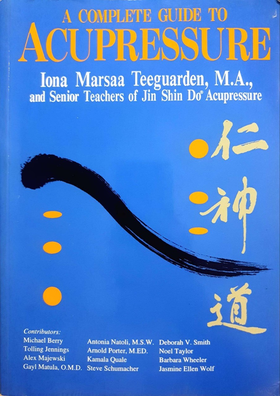 A COMPLETE GUIDE TO ACUPRESSURE : Iona Marsaa
