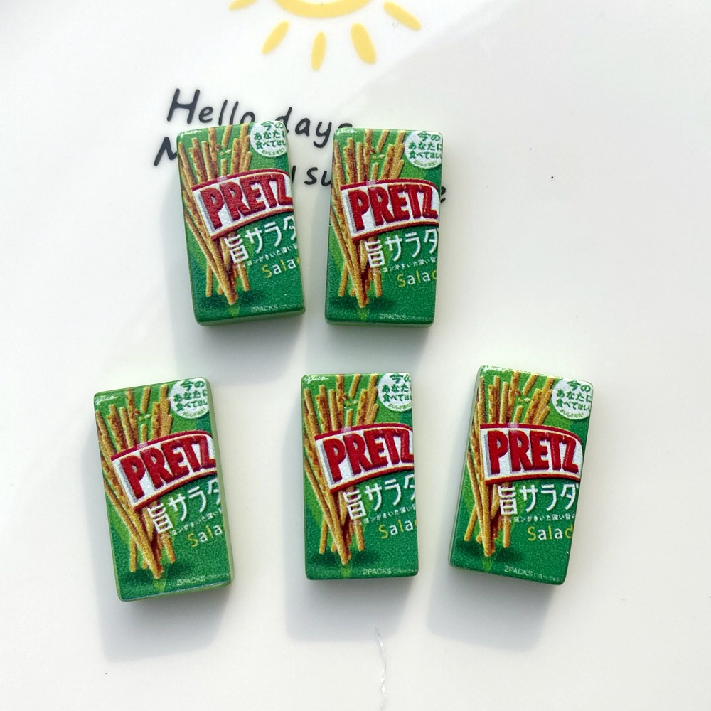 ขนมเรซิ่นจิ๋วคละแบบ 1 เซตมี 6 ชิ้นเหมาะสำหรับนักสะสมของจิ๋วและนำไปเป็นพร๊อพน้องตุ๊กตา bjd