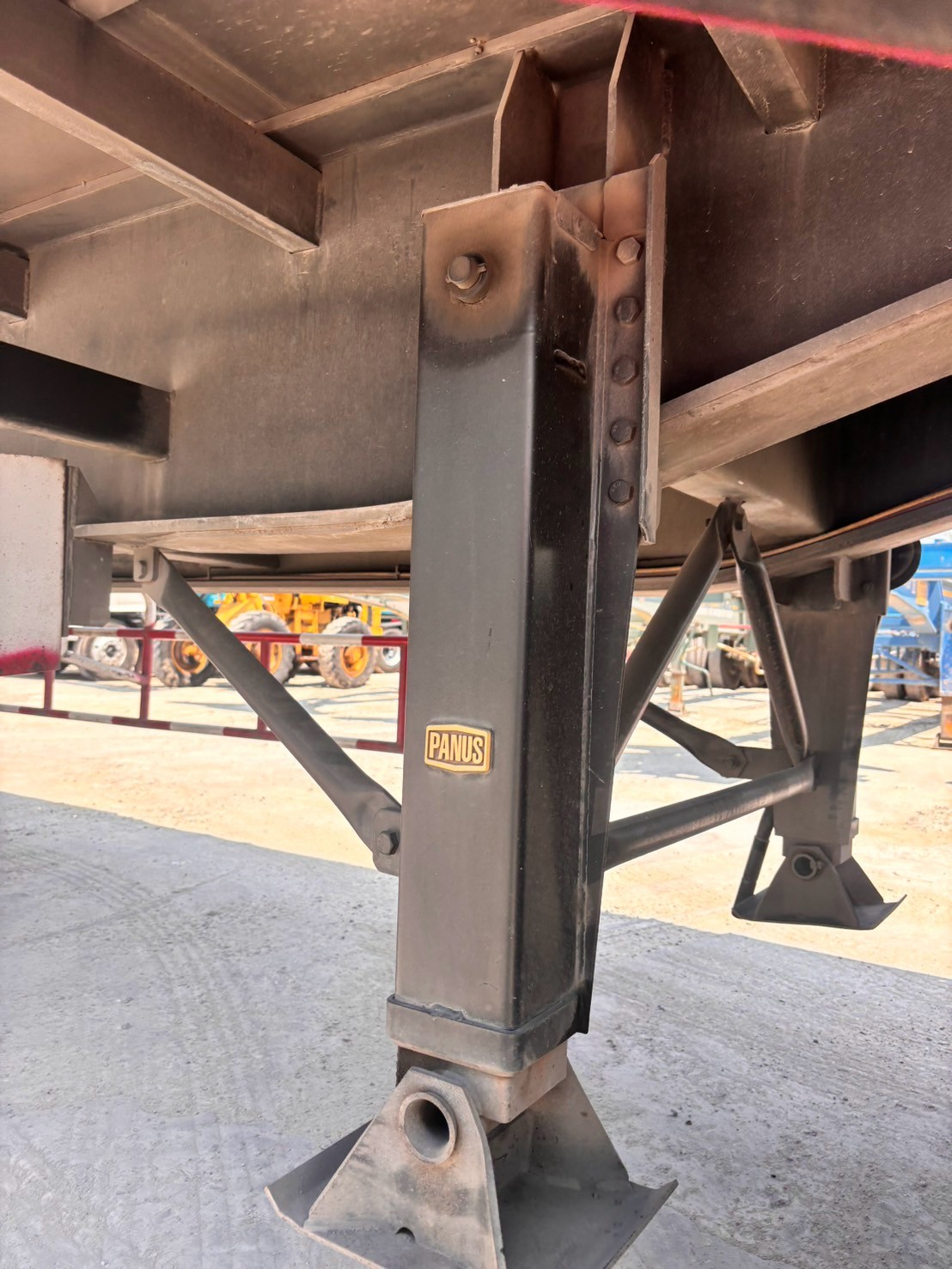 หางพื้นเรียบ3เพลา ย.12.5ม.ปี59พนัส นน.8800ก.ก. นนรวม25.5ตัน. ยาว12.5ม.ราคา450,000Pro355,000