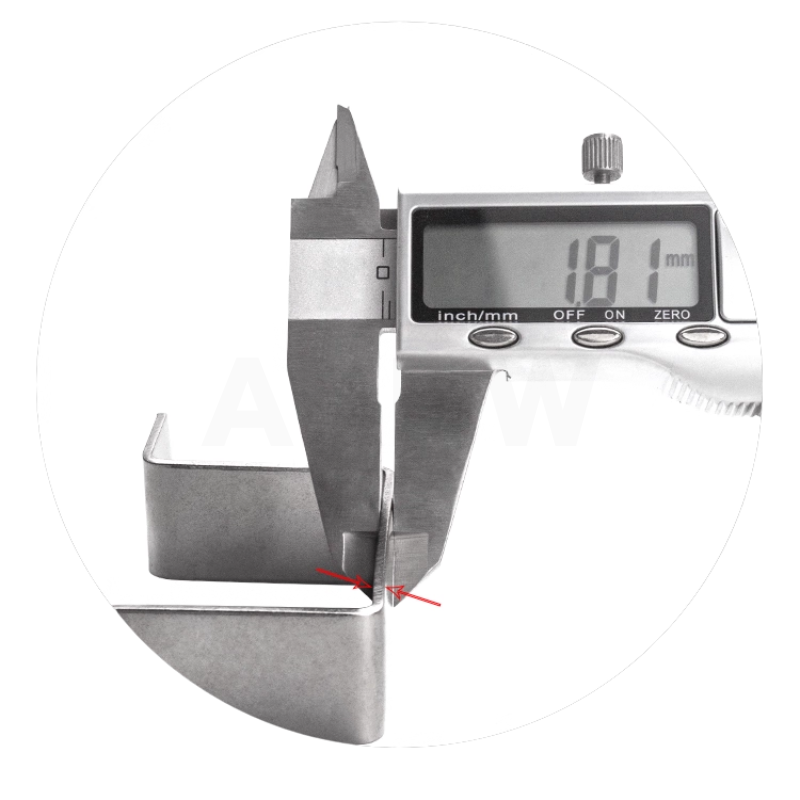 แคลมป์เหลี่ยมสแตนเลสแท้ SUS304 สำหรับยึดท่อเหลี่ยม เหล็กกล่อง เสาคอนกรีตเหลี่ยมที่จอดรถ [ขายปลีกส่ง ราคาถูก]