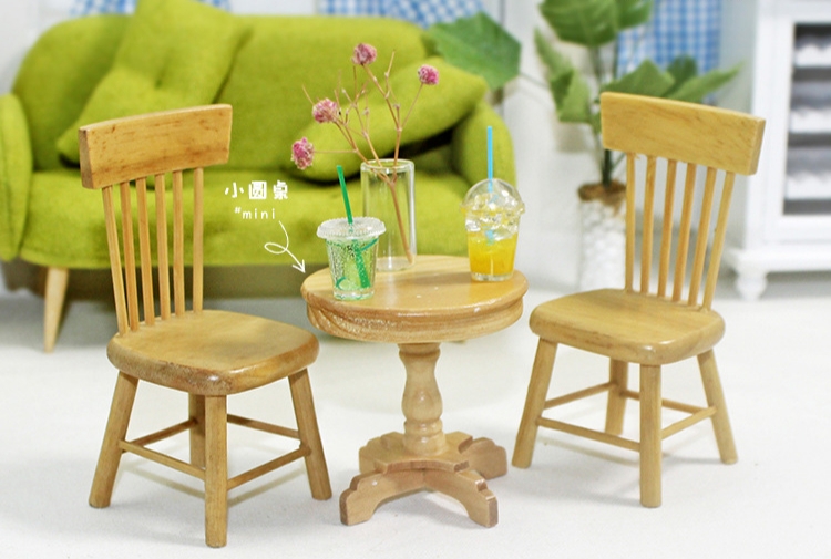 มินิโต๊ะกลมโต๊ะไม้จิ๋วสำหรับวางของตกแต่งให้น้องตุ๊กตาบาโบลี่หรือนำงานดินปั้นจิ๋วจากดินไทยเพื่อการตกแต่ง