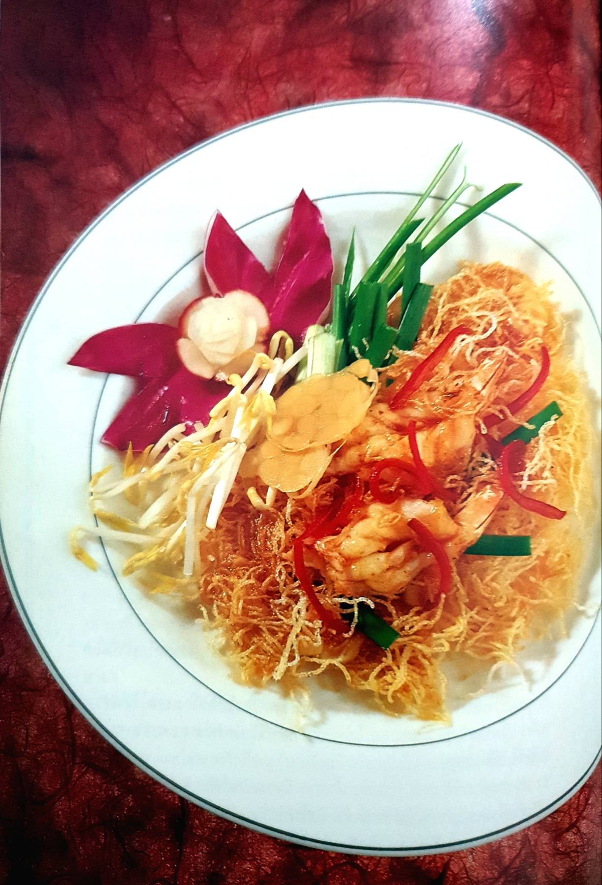 อาหารจานเดียว เป็นหนังสือชุดคู่มือประจำครัว สำนักพิมพ์แสงแดด (ปกแข็ง)