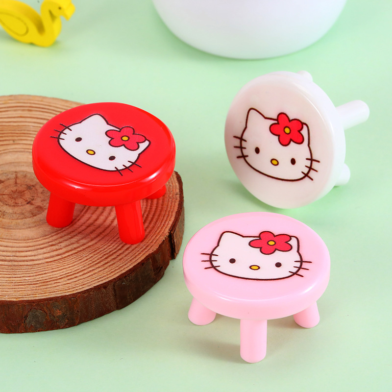 เก้าอี้จิ๋วการ์ตูน KT โต๊ะเล็ก อุปกรณ์สามมิติ ร้านสะดวกซื้อ อาหารจิ๋ว และเครื่องประดับผม เครื่องประดับรถยนต์ พวงกุญแจ อุปกรณ์เรซิน