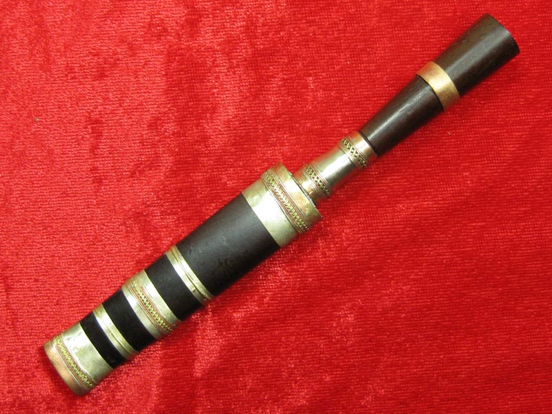 (10) มีดหมอหลวงพ่อคูณ วัดบ้านไร่ ปี 36 (ด้ามไม้ฝักไม้) ออกที่วัดประโดก อ.เมืองนครราชสีมา ปี 2536