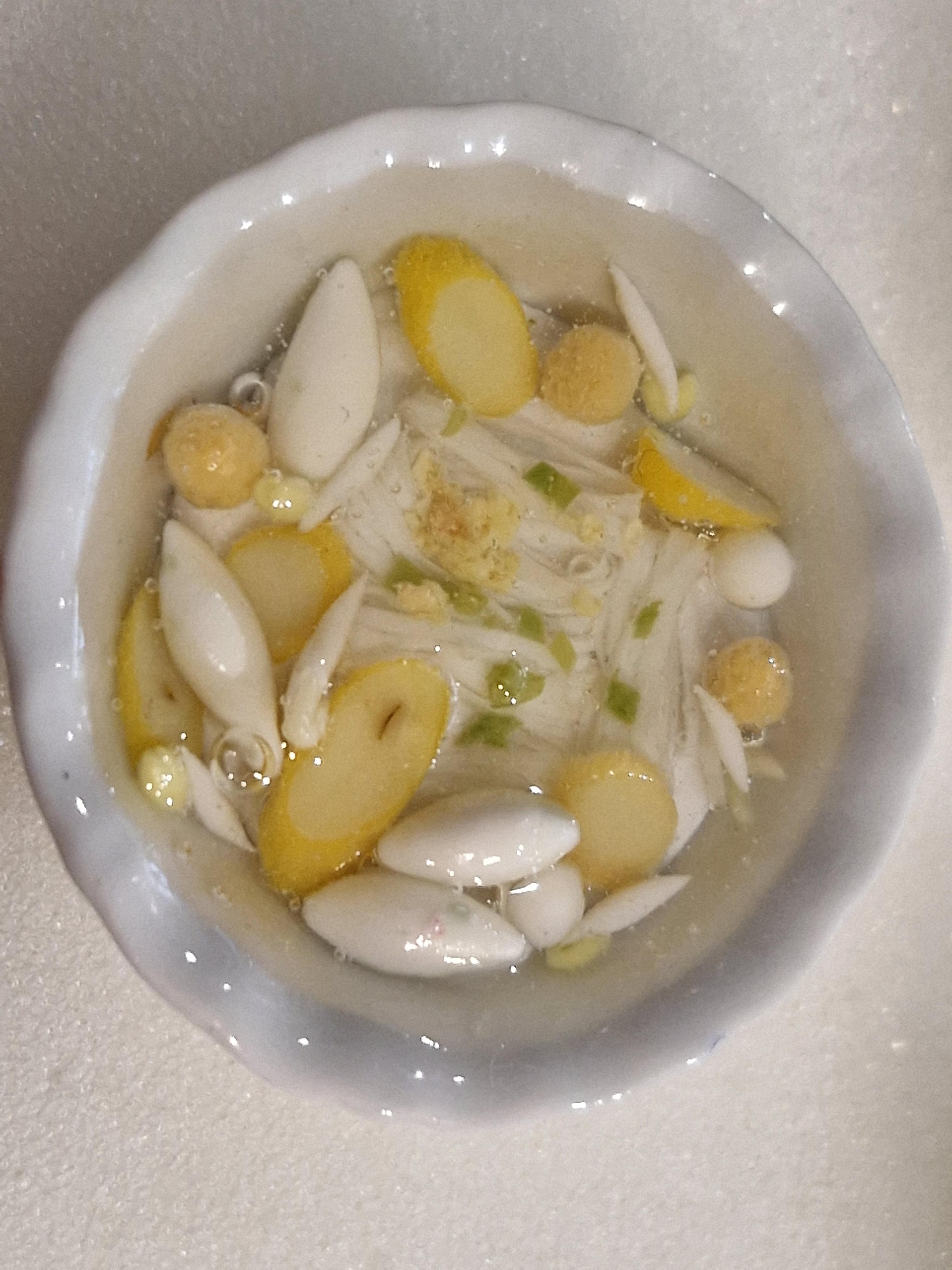 ที่ระลึกติดตู้เย็นของฝากของจิ๋วงานจำลองก๋วยเตี๋ยวลูกชิ้นปลาน้ำใสอาหารจิ๋วจำลอง ร้านขายอาหารจิ๋วจำลองงานสะสมdollhouse ตุ๊กตาจิ๋ว อาหาร ของเล่น โมเดล DIY ดินจำลอง มินิ กล่อง ตู้สูง