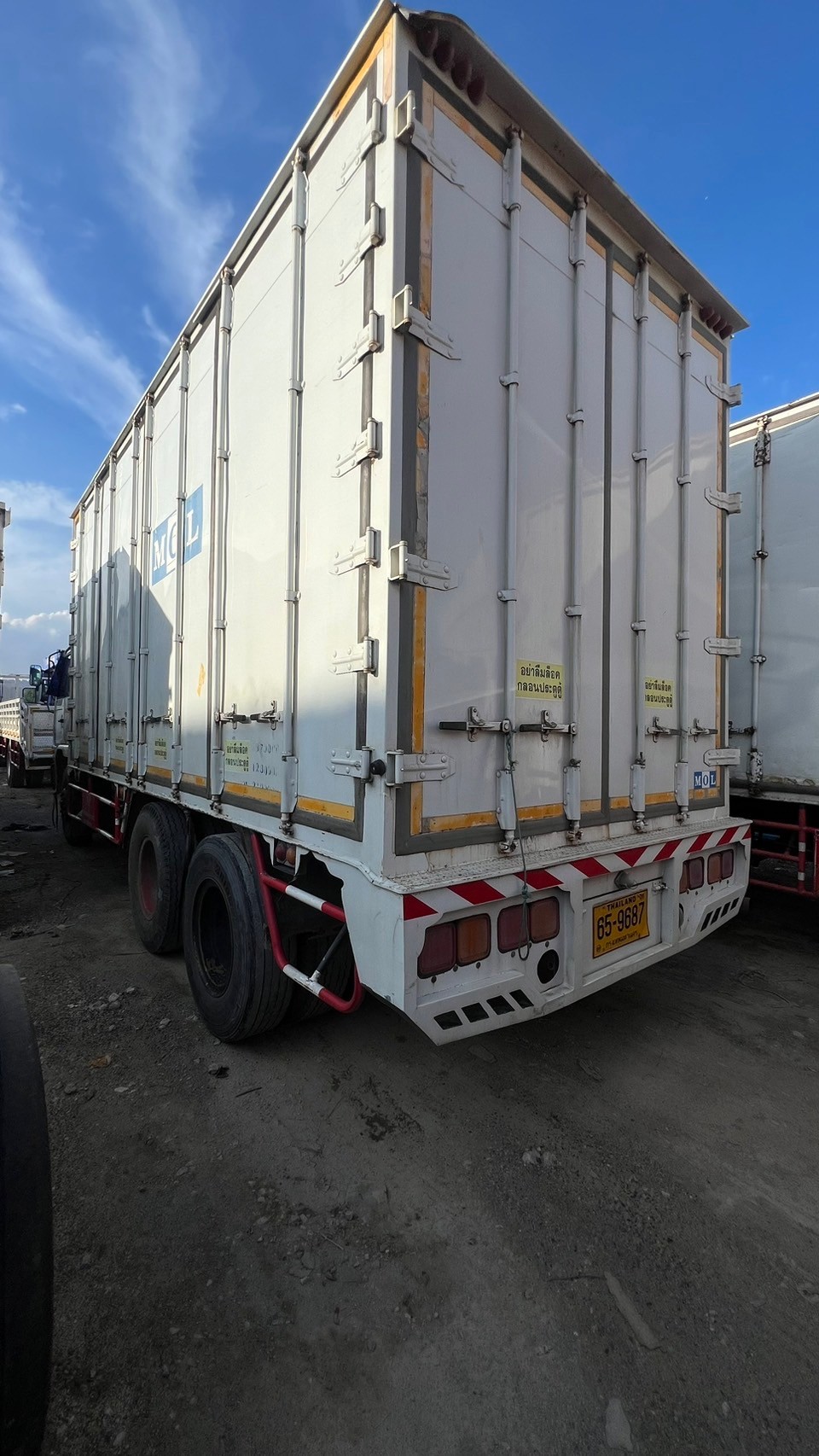 10ล้อตู้ทึบ10บาน6.2ม.NISSANนิสสันยูดี 254 แรงม้าปี48ตามสภาพ350,000บ4091มี3คัน(A)