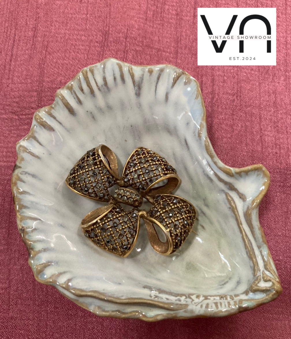 J00030 เข็มกลัดรูปโบว์ เข็มกลัดวินเทจ Vintage Brooch (ไม่รวมเปลือกหอยด้านหลังนะคะ)