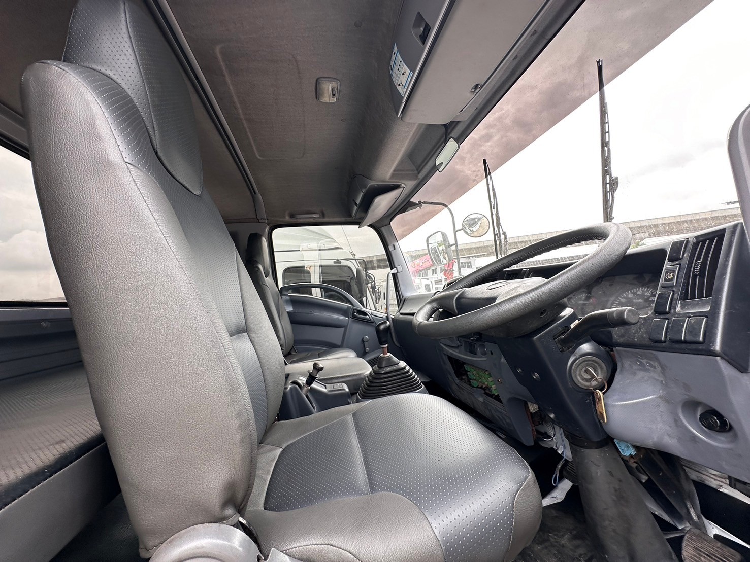 10ล้อคัดซี7.5ม. ISUZU FVM 240 ปี2552-53ราคา 820,000บ.Pro790,000บ.0169-0124มี2คัน