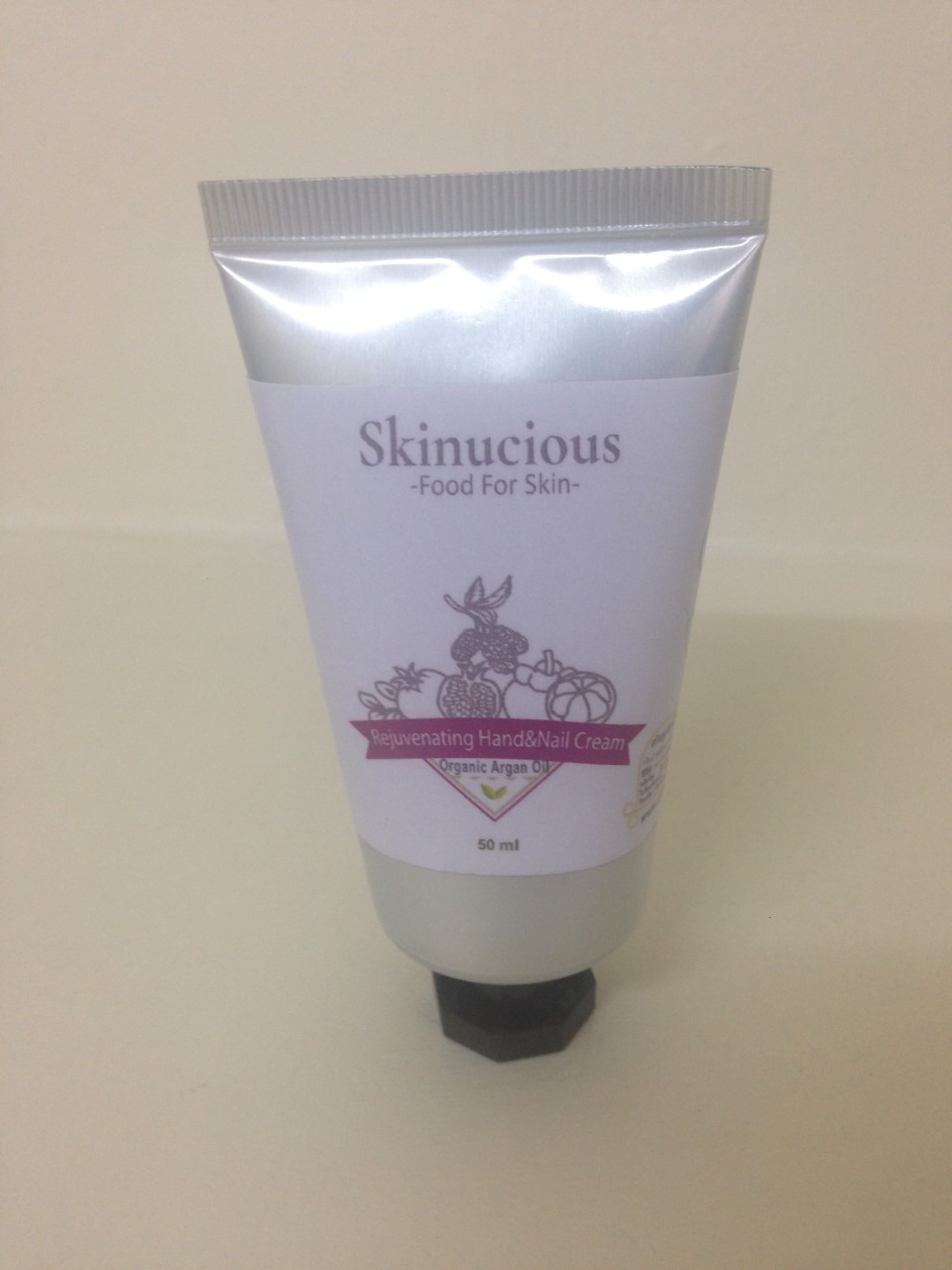 รีจูวิเนทติ้ง แฮนด์แอนด์เนลครีม ออร์แกนิค อาร์แกนออยล์ Rejuvenating Hand and Nail Cream Organic Argan oil