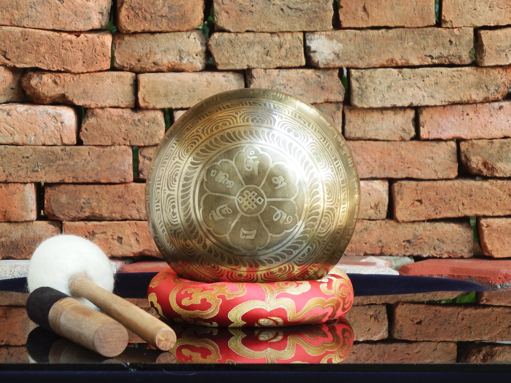 ขันทิเบต(ทองเหลือง) Tibetan Singing Bowl งานทำมือโดยช่างฝีมือชาวเนปาล (16 cm.)
