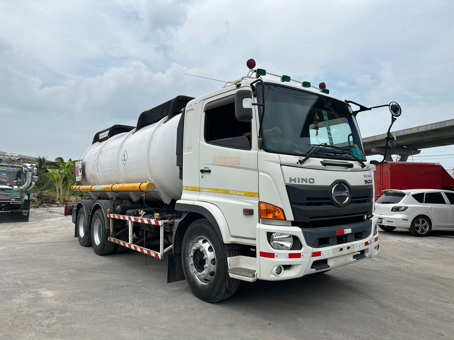 10ล้อแท้งค์เคมีHINO FL8J 260แรงแท้งค์เคมี