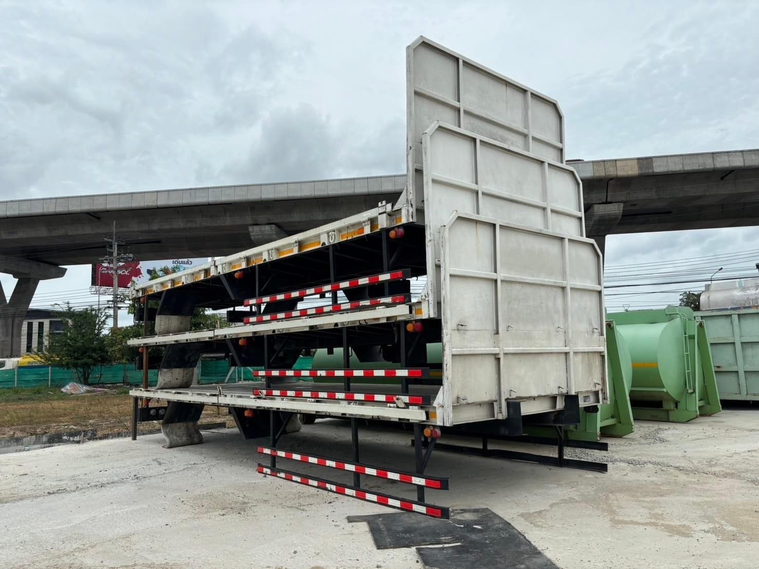 กระบะพื้นเรียบ 7.4ม.คัทซี85cm.พื้นเรียบอู่สามมิตร 95000บ.
