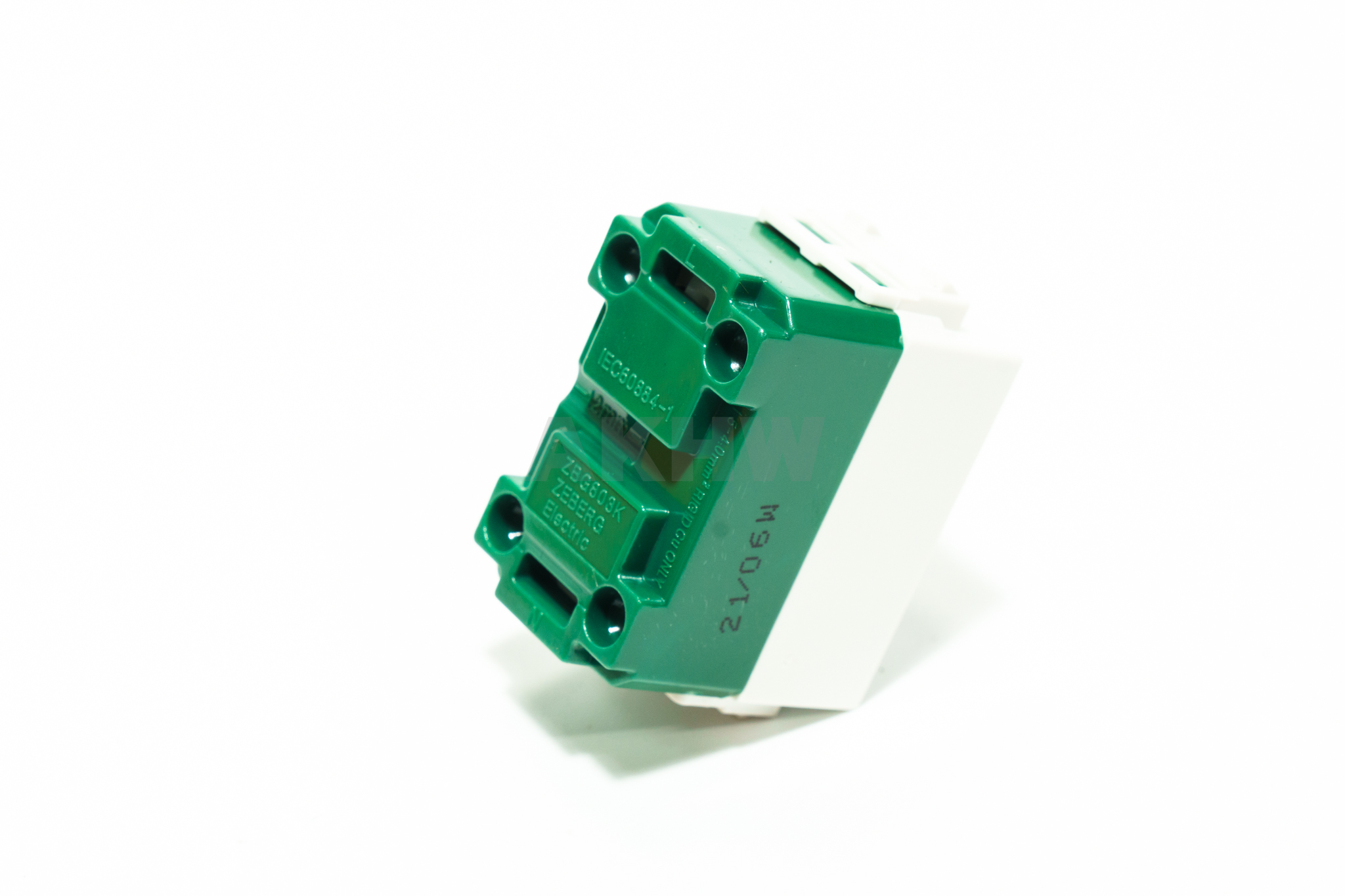 ปลั๊กฝัง Zeberg(ซีเบิร์ก) ZBG803K ทองแดงสปริงแท้ 16A 250V แบบเสียบล็อค [ขายส่ง]