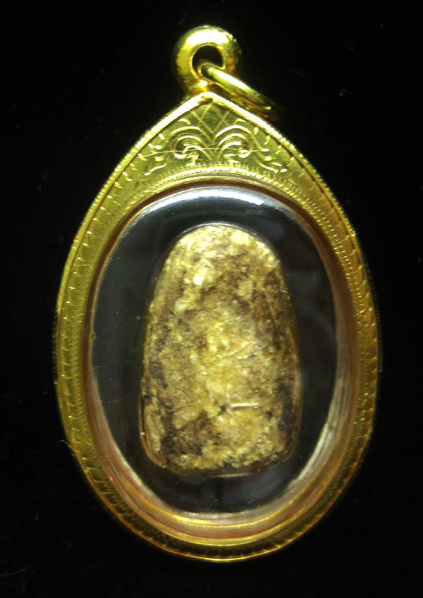 พระกรุวัดพลับ พิมพ์เข่ากว้าง เนื้อผง จ.กรุงเทพ เลี่ยมทองพร้อมบูชา