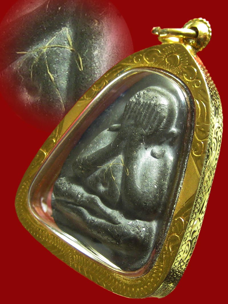 (2) พระปิดตา "รุ่นปลดหนี้ พิมพ์หลังยันต์ตรี" เนื้อผงใบลาน ปี 2521