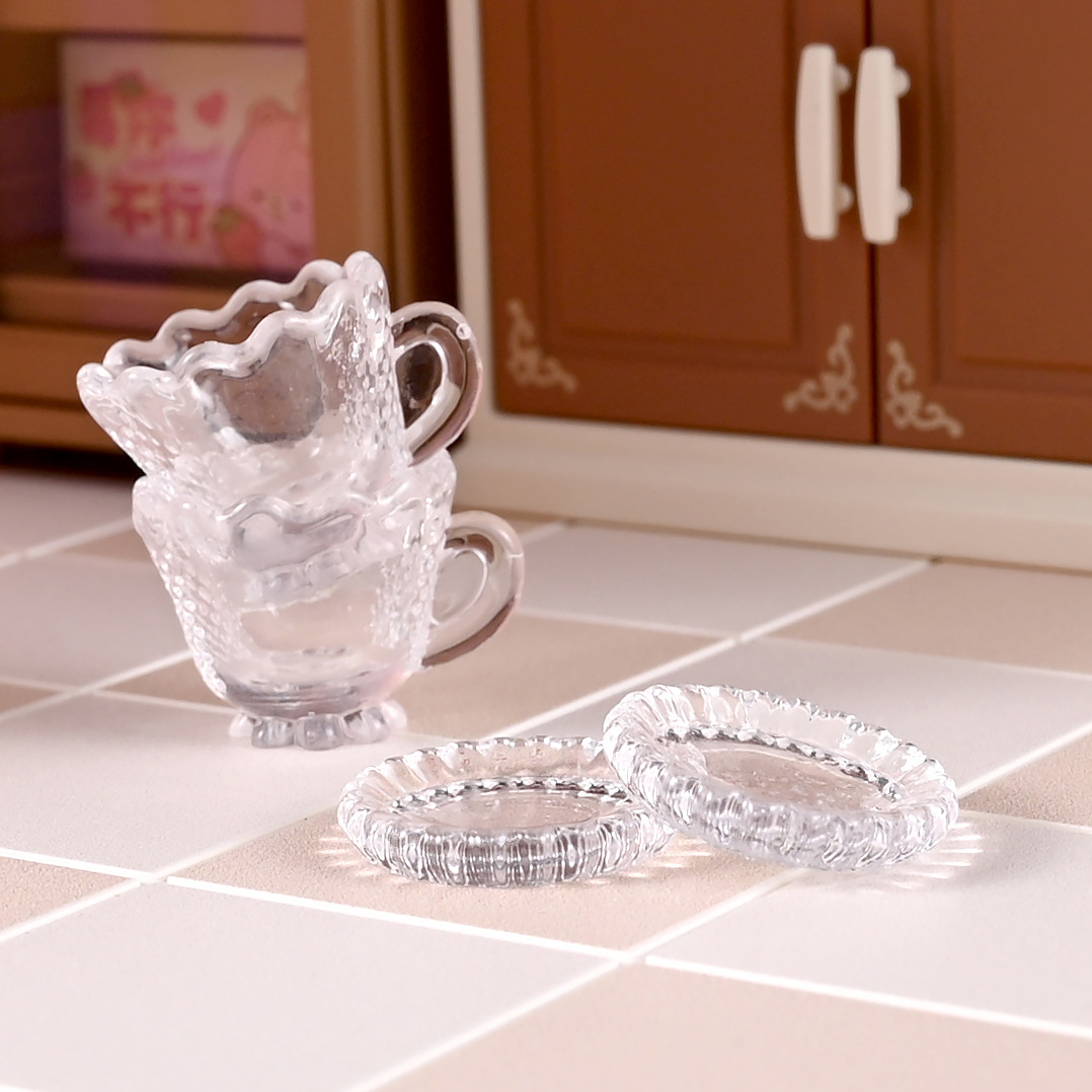 แก้วจิ๋วคิตตี้จำลองงานจริงอุปกรณ์สำหรับบ้านตุ๊กตา: ถ้วยและจานรองพิมพ์ใสขนาดเล็กสำหรับวางโชว์บนโต๊ะแบบ DIY และโมเดลฉากต่างๆ