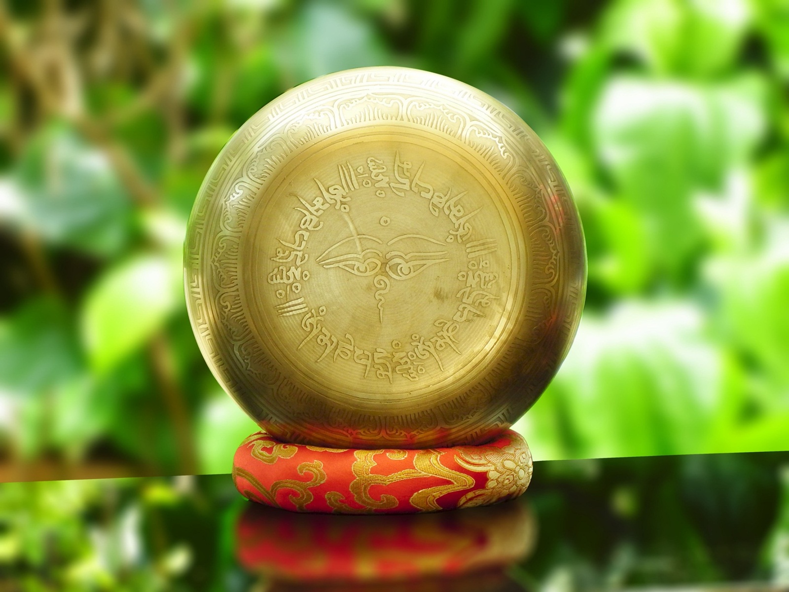 Tibetan Singing Bowl ขันทิเบต(ทองเหลือง) งานทำมือโดยช่างฝีมือชาวเนปาล (14 cm.)
