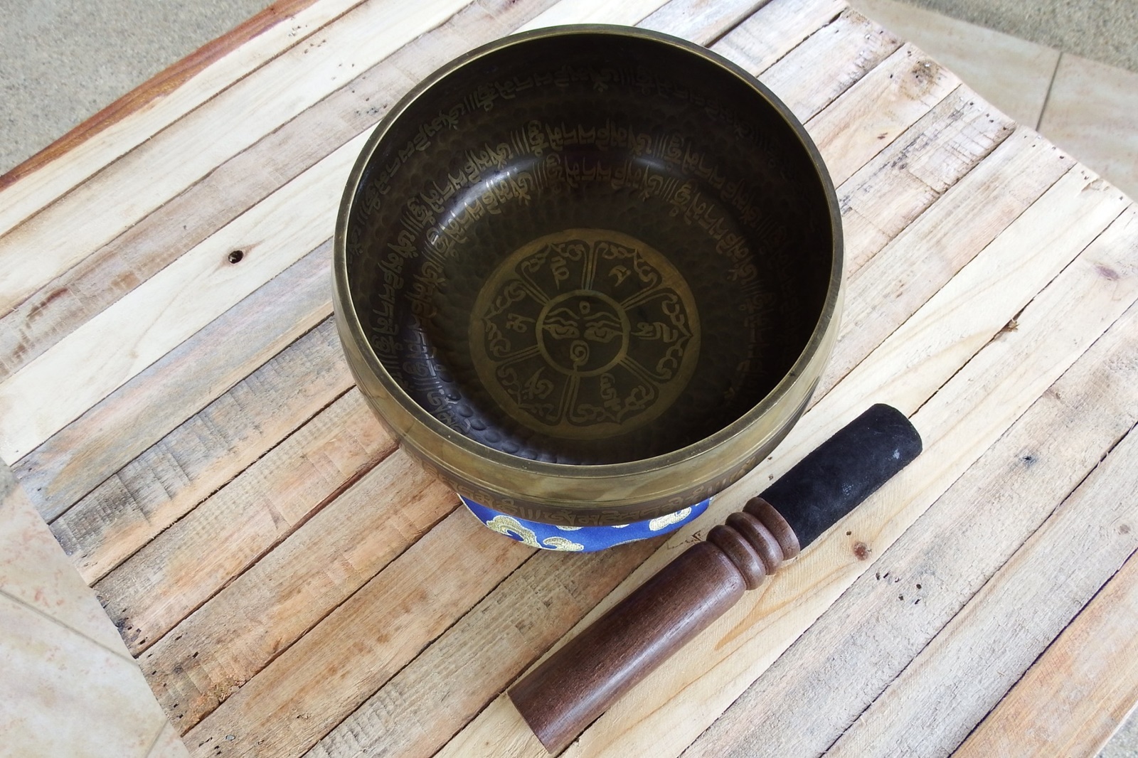 #พร้อมส่ง ขันทิเบต Tibetan Singing Bowl ขนาด 15 cm. ใช้สำหรับทำสมาธิขณะสวดมนต์