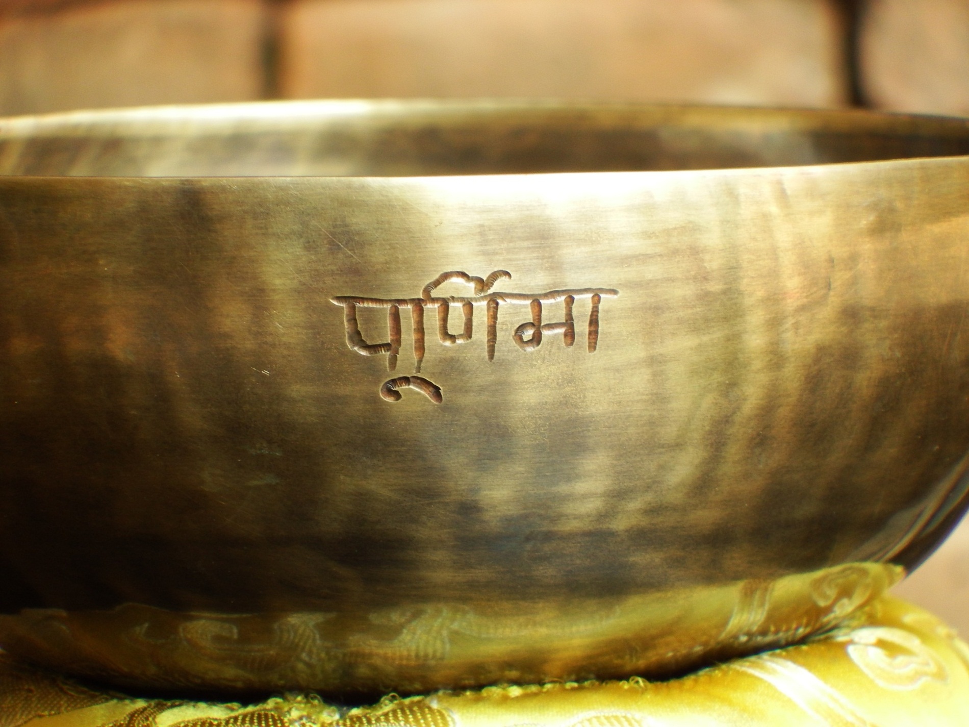 ขันทิเบต(ทองเหลือง) Tibetan Singing Bowl งานทำมือโดยช่างฝีมือชาวเนปาล (17 cm.)
