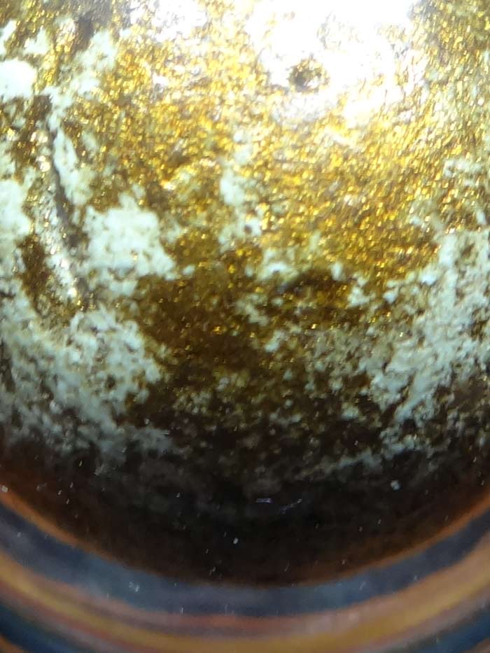 (19) ลูกอมผงพรายกุมาร เนื้อขาว บรอนซ์น้ำมัน ขนาด1.6 ซม. ปี 17 เลี่ยมทองงามๆ พร้อมบูชา