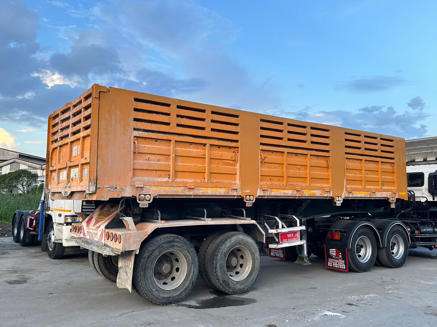 หางเซมิดั้ม2เพลา10น้อตปี2559สภาพพร้อมใช้ 380000