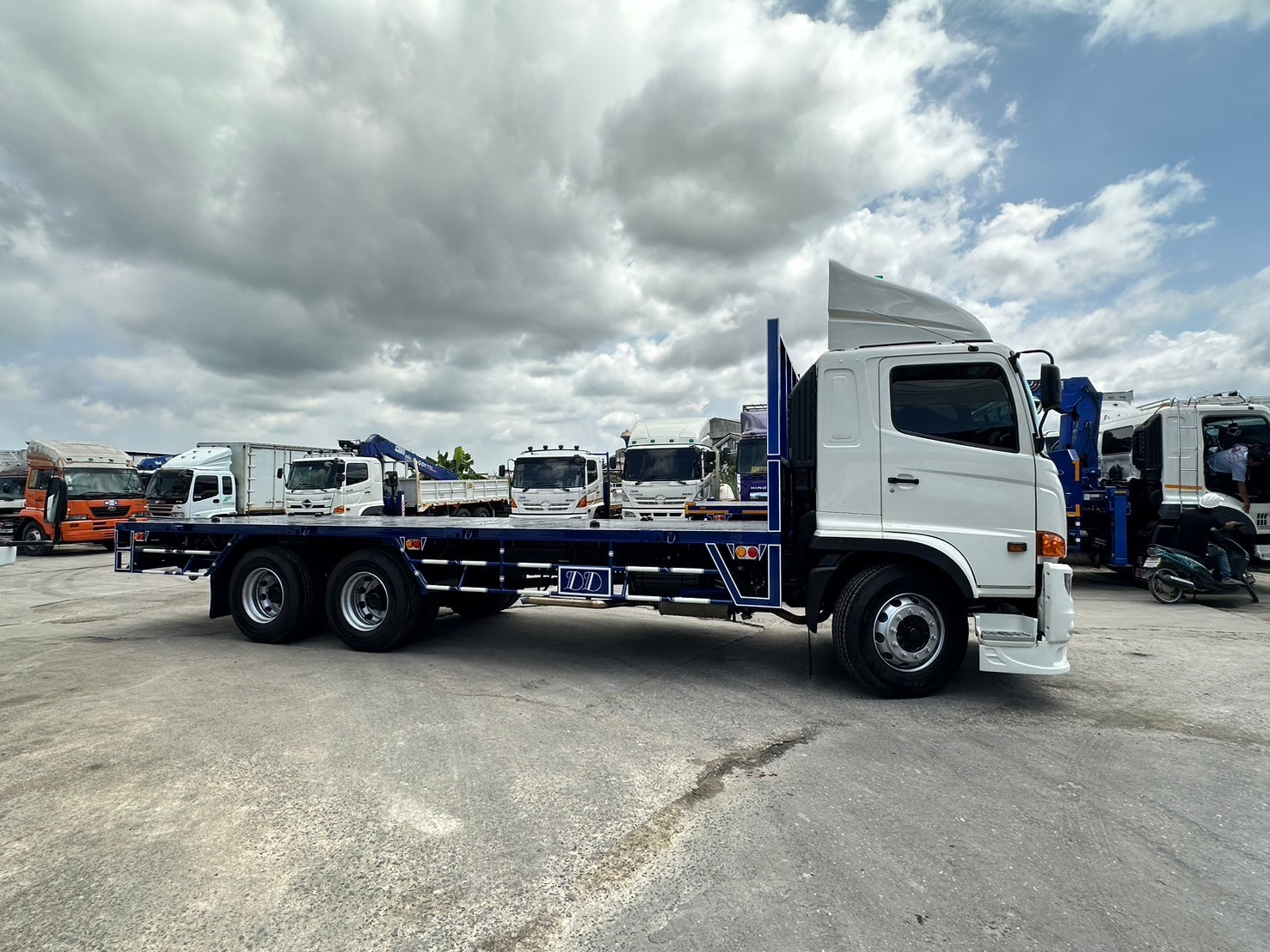 10ล้อพื้นเรียบ7.6ม. ฮีโน่ วิคเตอร์ HINO FL8J 260แรง ปี2563ยางใหม่10เส้น ย.7.6ม 1.89ล.