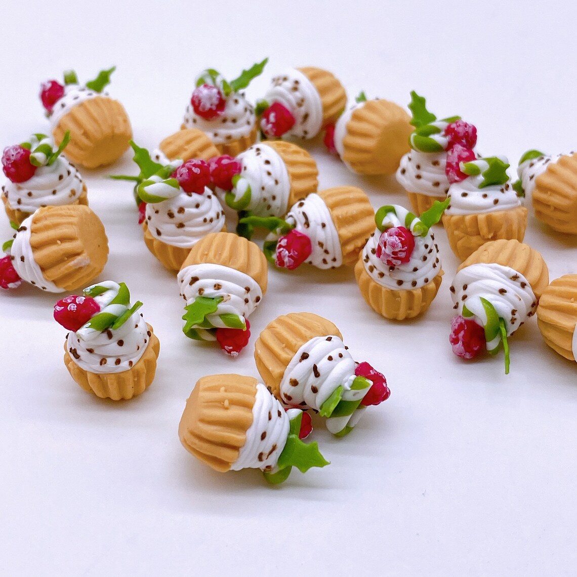 10 pieces Miniature Cupcake (Fake Food) ทำจากดินปั้น อาหารปลอม ขนมปลอม