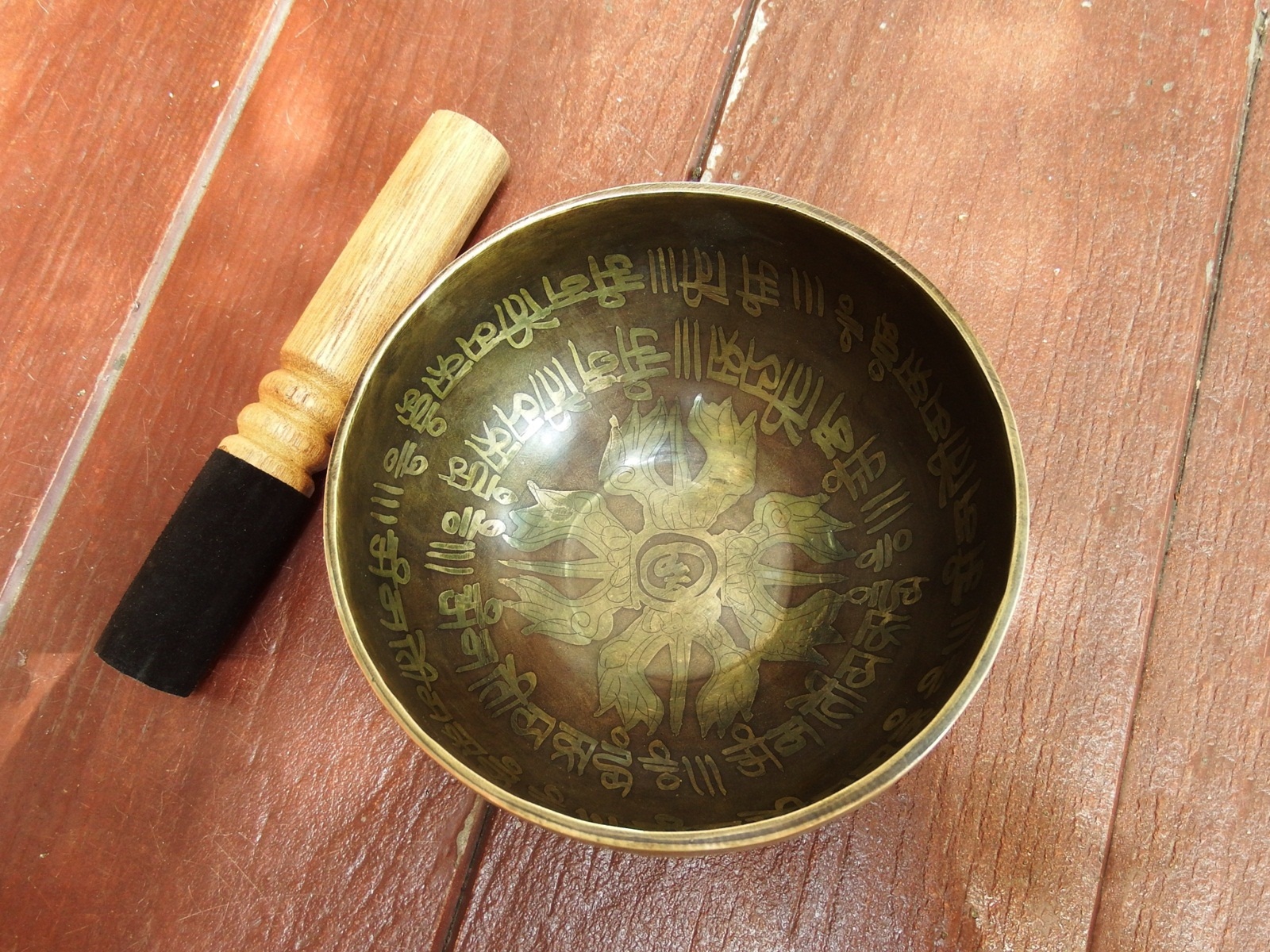 ขันทิเบต(ทองเหลือง) งานทำมือโดยช่างฝีมือชาวเนปาล Tibetan Singing Bowl 13 cm.