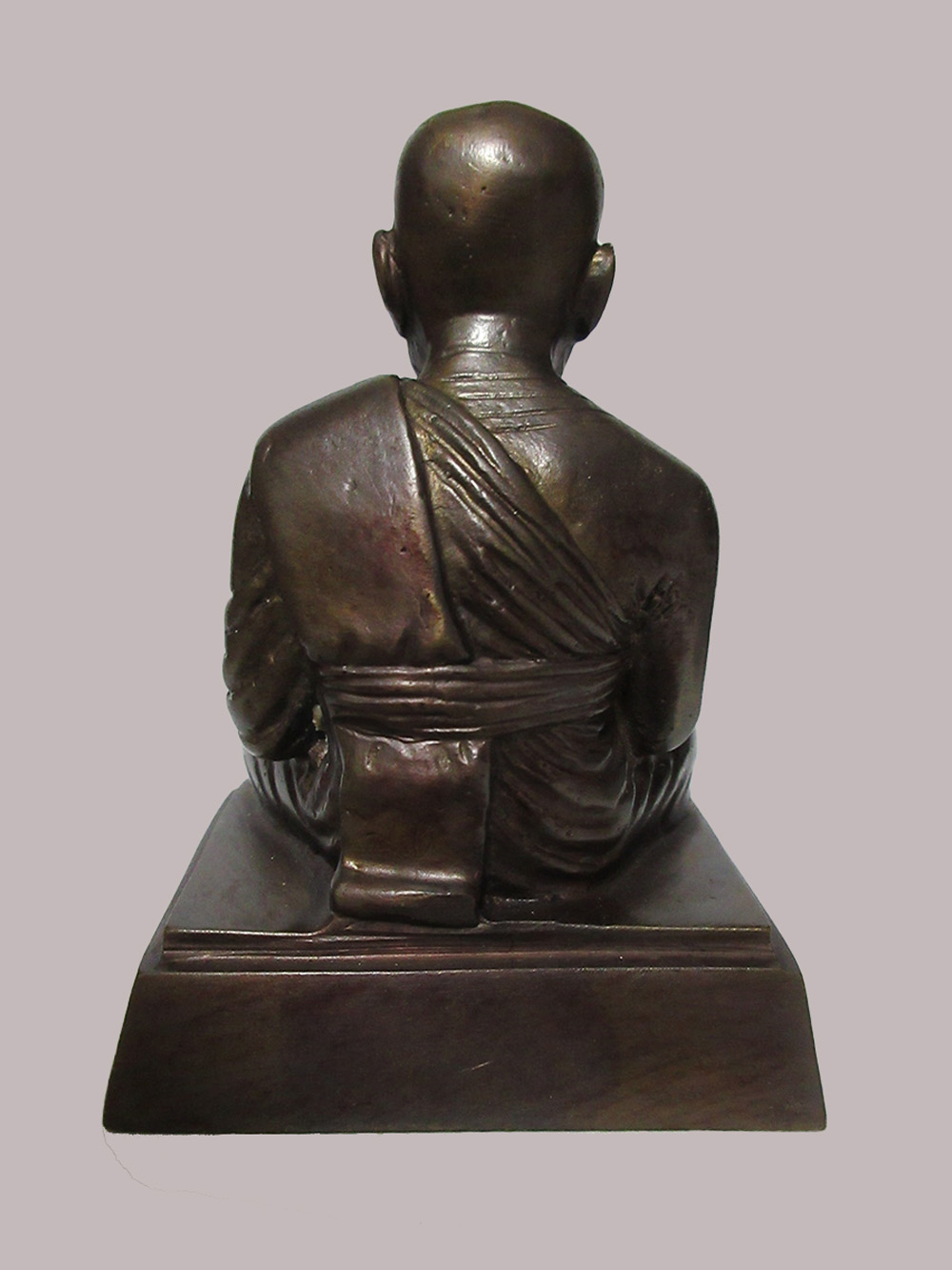 (16) พระบูชาหลวงพ่อทวด พิมพ์ลอยองค์หน้าตัก 2 นิ้ว เนื้อโลหะรมดำ วัดช้างให้ ปี 2555 (ขนาดติดหน้ารถ) พร้อมกล่องเดิม สภาพสวยเดิมๆ ไม่ผ่านการใช้ สำเนา