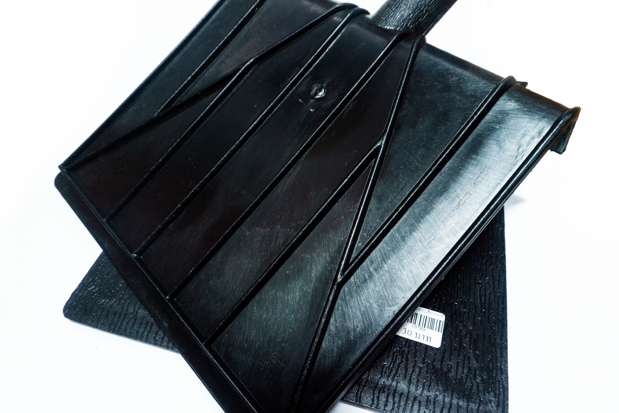 กะบะรองฉาบ PVC สีดำ ตราช้างยืน